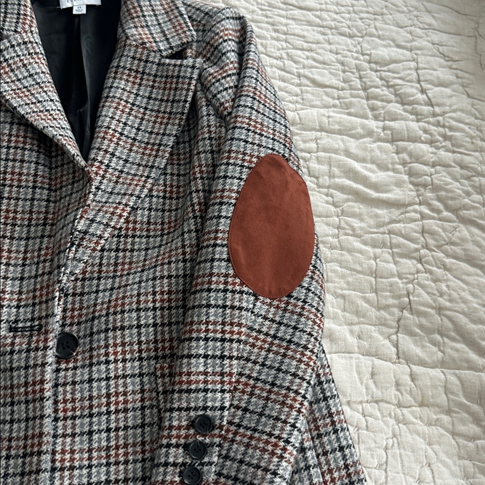 Blazer - Picture 2 of 2
